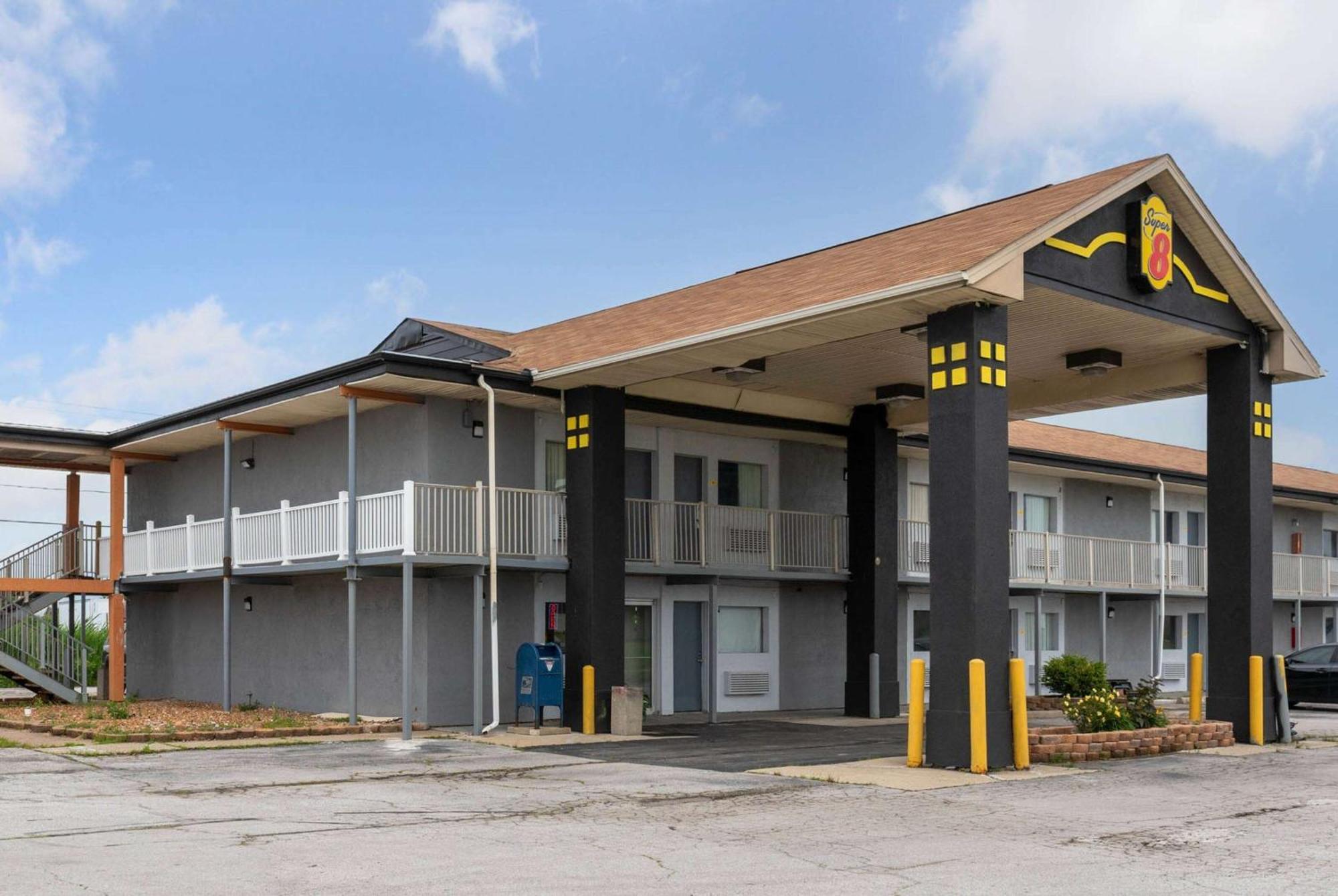 Super 8 By Wyndham Millbury/Toledo Hotel Exterior foto