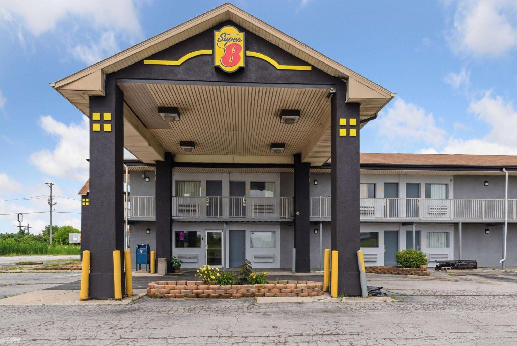 Super 8 By Wyndham Millbury/Toledo Hotel Exterior foto