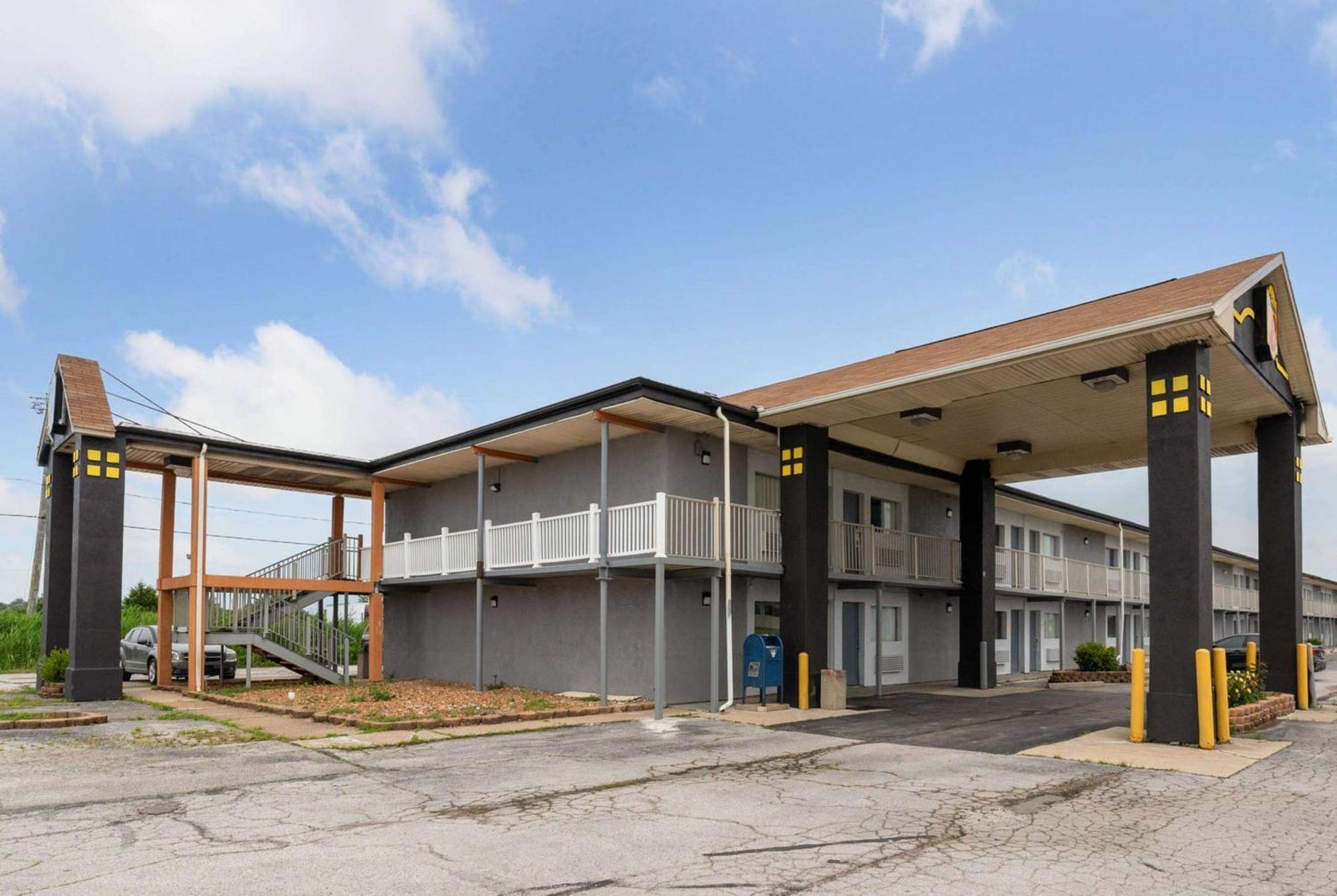 Super 8 By Wyndham Millbury/Toledo Hotel Exterior foto