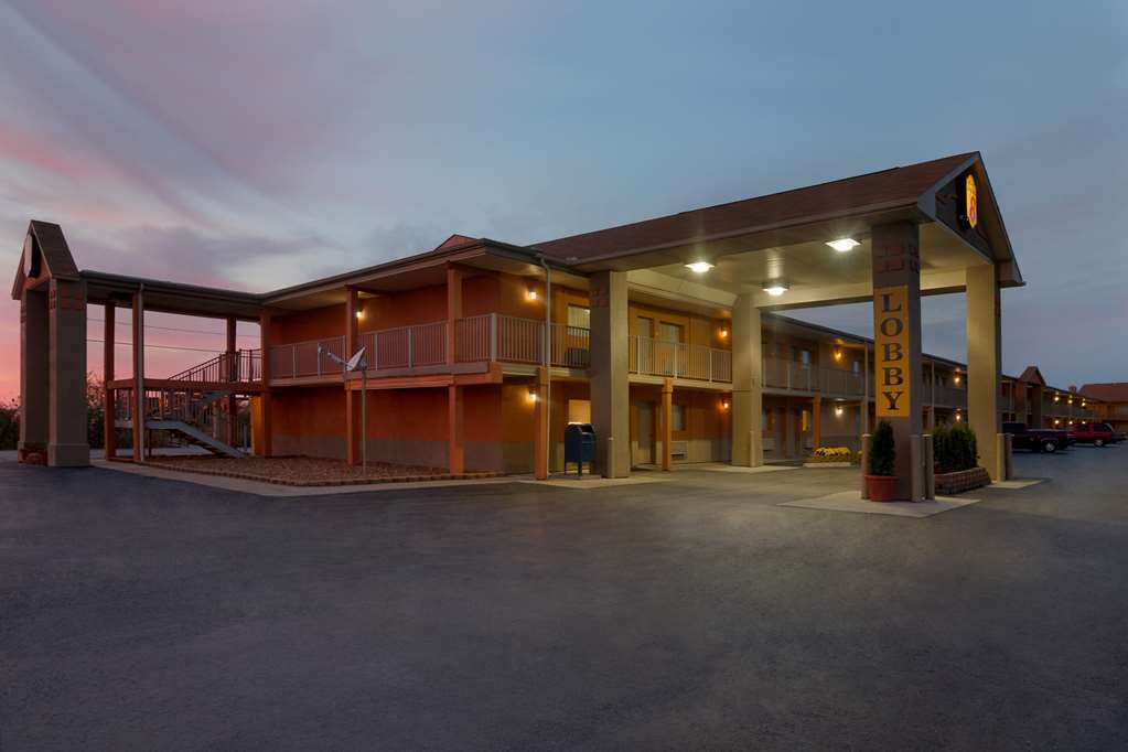 Super 8 By Wyndham Millbury/Toledo Hotel Exterior foto