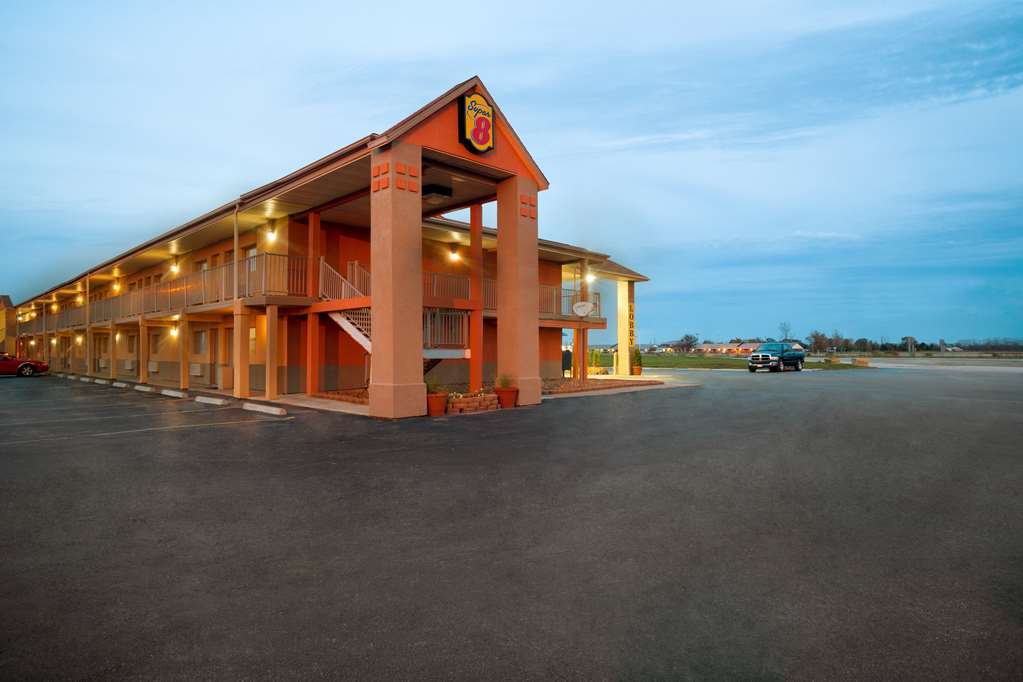 Super 8 By Wyndham Millbury/Toledo Hotel Exterior foto